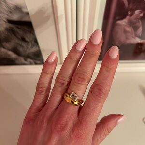 Elegant Gold Ring with Clear Stone